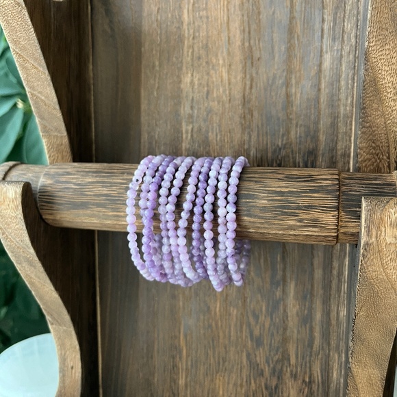 Lepidolite Bracelet (one) 4mm - Picture 4 of 4